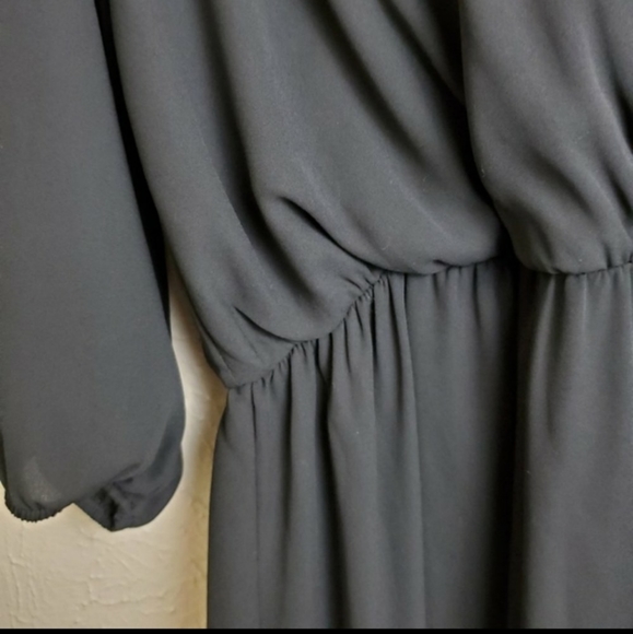 Everly satin v-neck balloon sleeve shift lbd dress - Picture 5 of 7